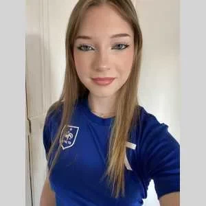 Iris, babysitter à Courthiezy