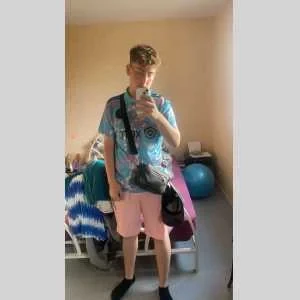 Mehdi , babysitter à Romille