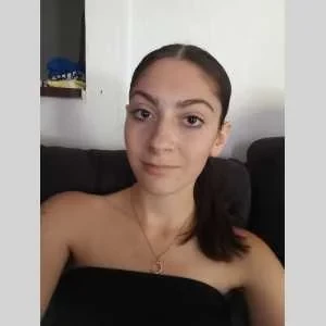 Emma, babysitter à Saint Bonnet de Mure