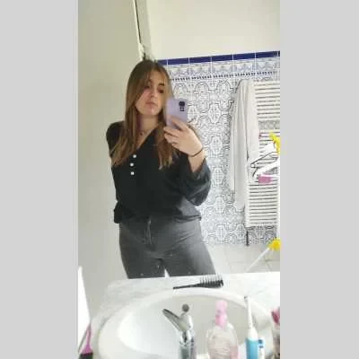 Hana, babysitter à Naves