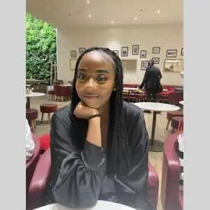 Maryam, babysitter à Saulx les Chartreux