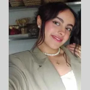 Inès, babysitter à Evry Courcouronnes