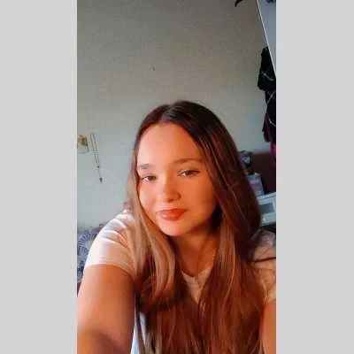 Charline, babysitter à Ambes