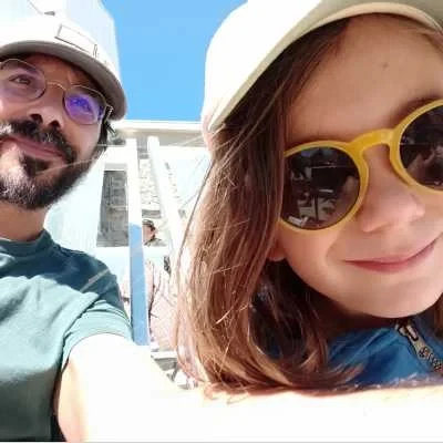 Josselin, parent à Paris