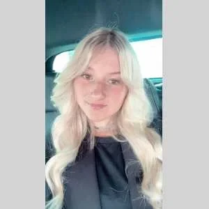 Louanne , babysitter à Travecy