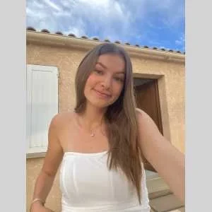 Julie, babysitter à Bron