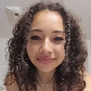 Cassandra , babysitter à Dax