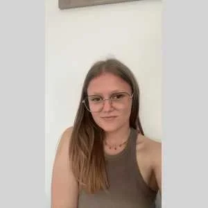 Léna , babysitter à Le Vieux Marche