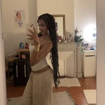 Nina, babysitter à Marseille