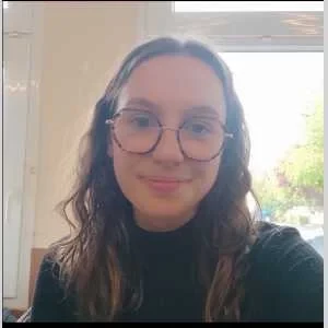 Léna, babysitter à Montesson