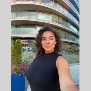 Lehna, babysitter à Versailles