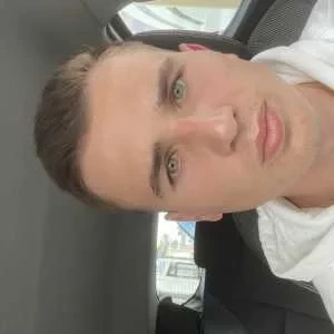 Romain, babysitter à Auray