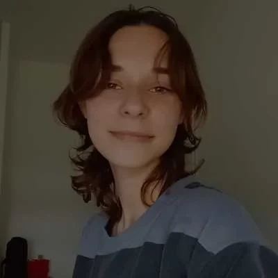 Agathe, babysitter à Harnes