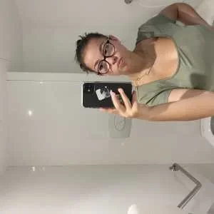 Delphine, babysitter à Vaux le Penil