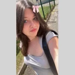 Rose, babysitter à Saint Martin d Heres