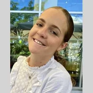 Mia, babysitter à Biarritz