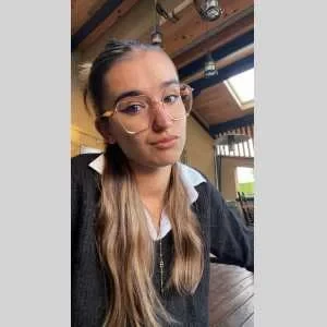 Emma, babysitter à Saint Just Saint Rambert