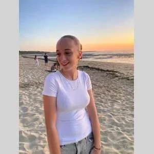 Jade, babysitter à Arnage