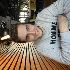 Théo, babysitter à Courbevoie