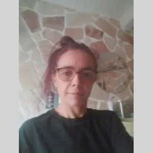 Jamila, babysitter à Contes