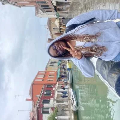 Saly, babysitter à Franconville