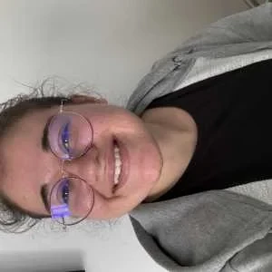 Floriane , babysitter à Anse