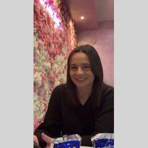 Claire, babysitter à Eyguieres