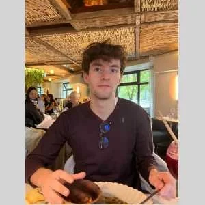 Noam, babysitter à Tours