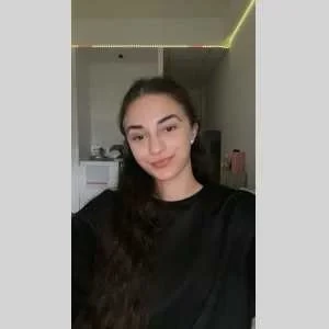 Léna , babysitter à Castres