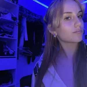 Laura , babysitter à Charleville Mezieres