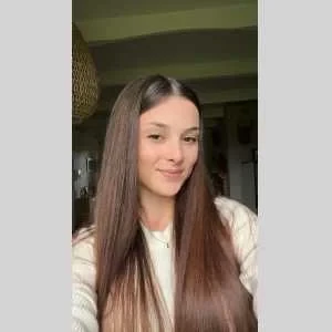 Emma, babysitter à Saint Etienne de Tulmont