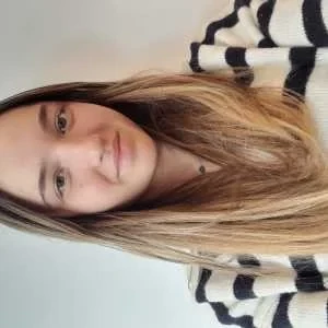 Axelle, babysitter à La Roche Vineuse