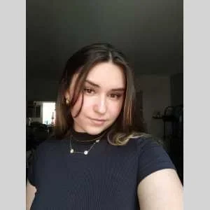 Charlotte , babysitter à Greoux les Bains