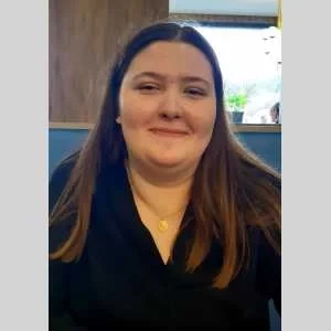 Chloé , babysitter à Frouard