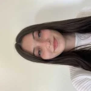 Romane , babysitter à Dijon