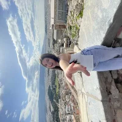 Line, babysitter à Elliant