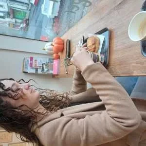 Alissya, babysitter à Tournay