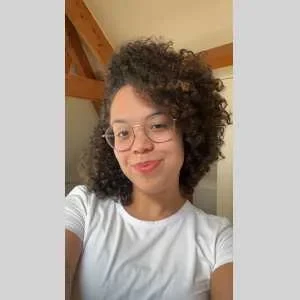 Helena, babysitter à Tours