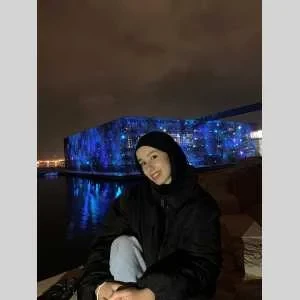 Kheira, babysitter à Marseille