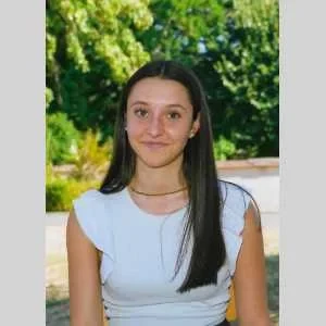 Sarah, babysitter à Mornant