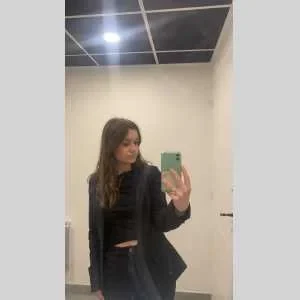 Clara , babysitter à Bage Dommartin