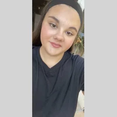 Naïs , babysitter à Aramon