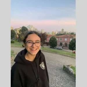 Louisa , babysitter à Saint Germain les Vergnes