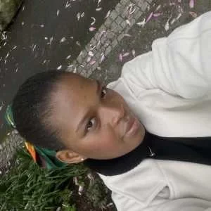 Aline, babysitter à Les Ponts de Ce