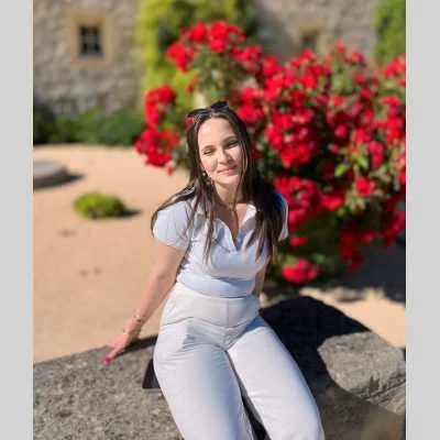 Jade , babysitter à Nimes