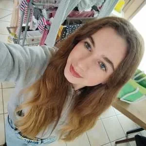 Lola , babysitter à Arconnay