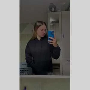 Léa , babysitter à Cournonsec