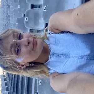 Alice , babysitter à Bennecourt