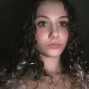 Louane, babysitter à Neuvy en Sullias