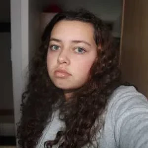 Joane, babysitter à Bessenay